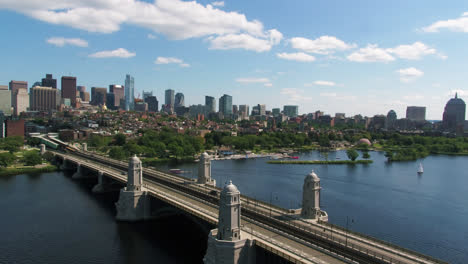 Malerische-Luftaufnahme-Von-Boston-Longfellow-Bridge-Und-Charles-River