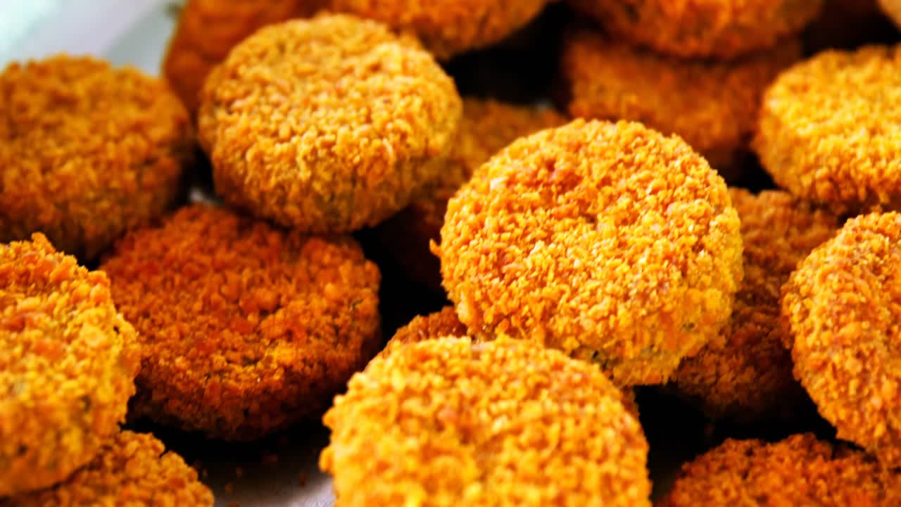 primer plano de las empanadas en la bandeja