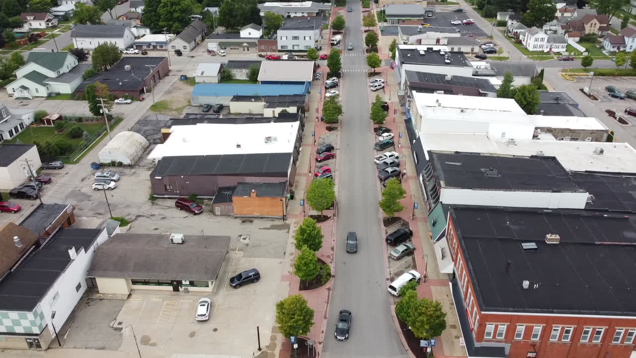 Drohnen-Luftaufnahmen von Big Rapids, Michigan (Stockmaterial)