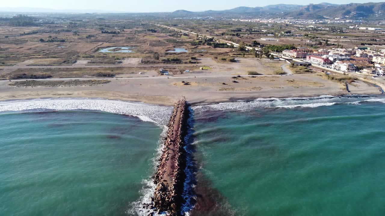 costa playa virgen vacía en españa mar mediterráneo cerca de valencia
