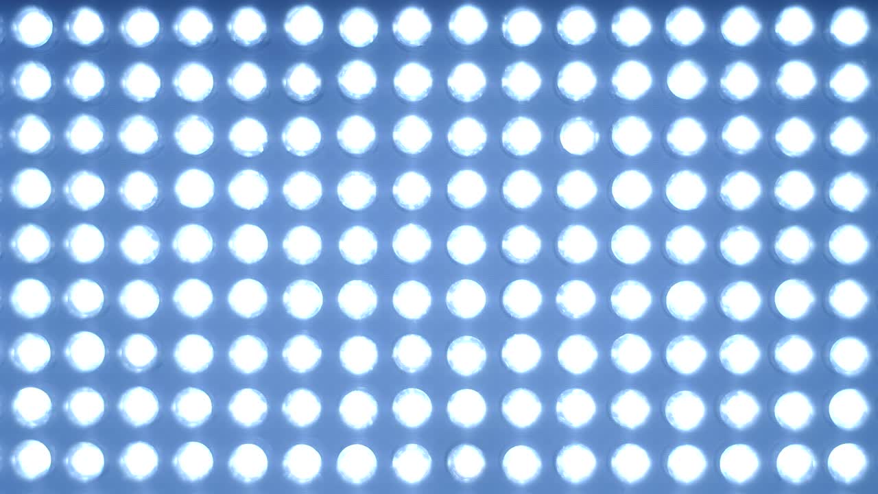 las filas de led de la lámpara se iluminan con un brillo diferente