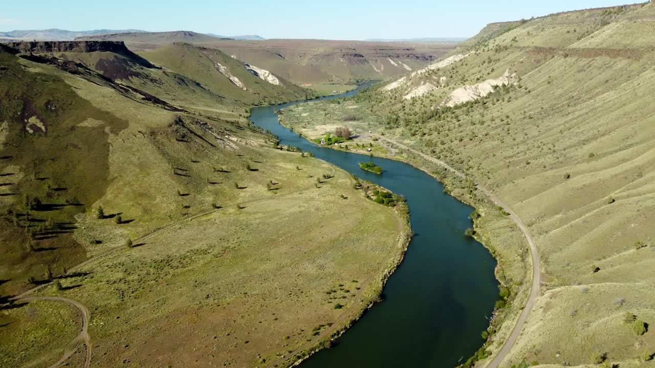 US, Oregon, Warm Springs, Mecca Flat Campground, 2025-04-19 - Drone view of the Deschutes River flowing through a steep canyon in central Oregon in spring