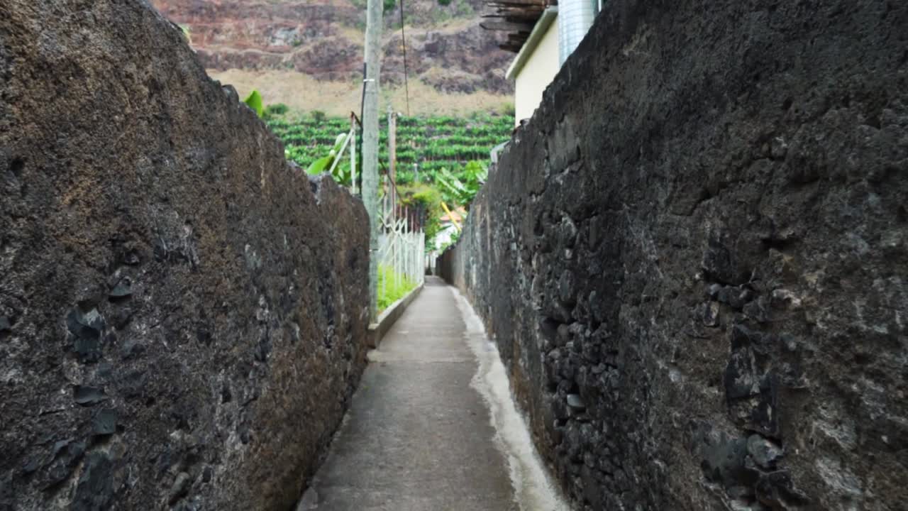 열대 마을 의 은 골목