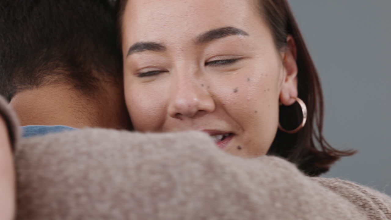 이 포옹하는 모습