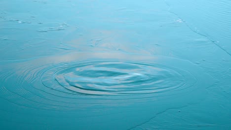 Running-ripple-on-the-turquoise-water-surface-in-slow-motion