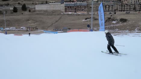 Folgen-Sie-Der-Kamera-Im-Sunset-Park-Peretol-Snowpark-Von-Henrik-Harlaut-In-Grandvalira