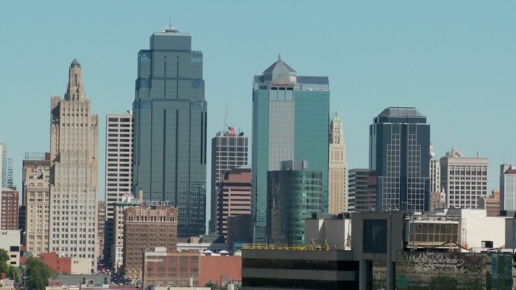 Uma vista diurna do horizonte de Kansas City, Missouri 1.