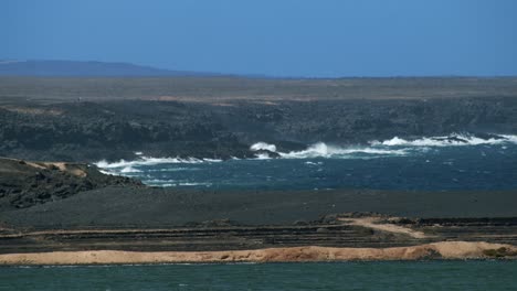 Una-Orilla-Del-Mar-Volcánica