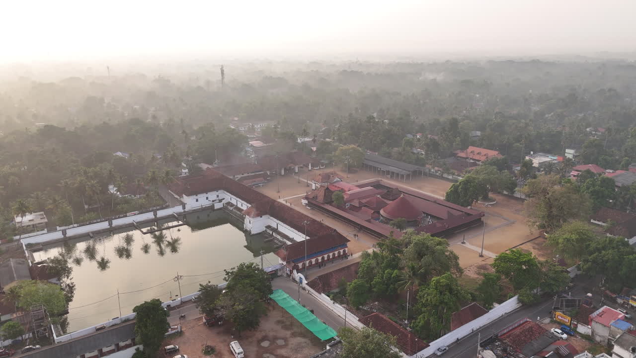 kerala famoso templo vista aérea vaikom templo mahadeva_vaikom ciudad y backwaters vaikom ciudad y backwaters 360 vista