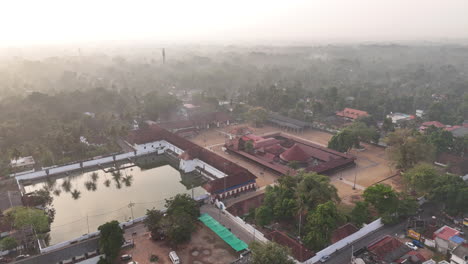 kerala-famous-temple-aerial-view-vaikom-mahadeva-temple_vaikom-town-and-backwaters-vaikom-town-and-backwaters-360-view