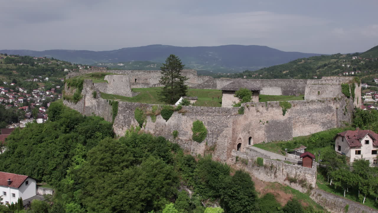 Vista aerea della bellissima fortezza di Jajce in Bosnia ed Erzegovina