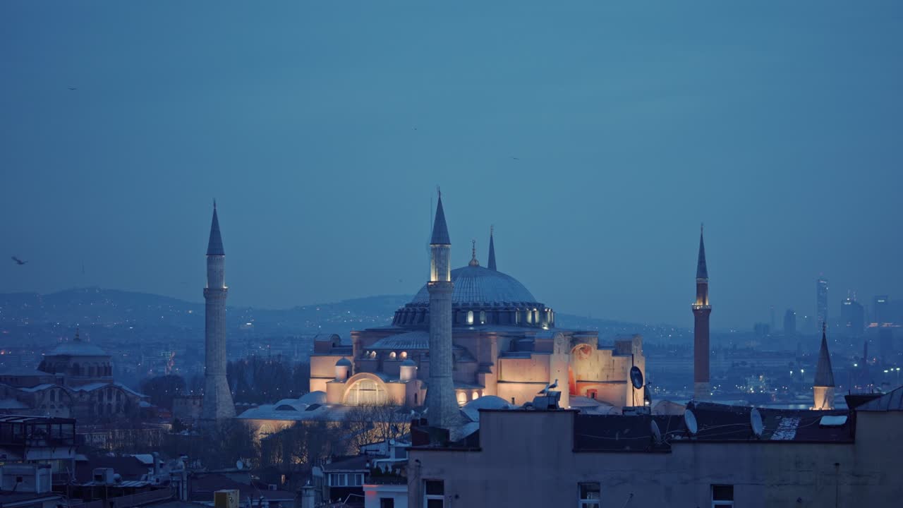 Istanbul, Turkey – january 30, 2022: Grand Mosque of Hagia Sophia, at night.