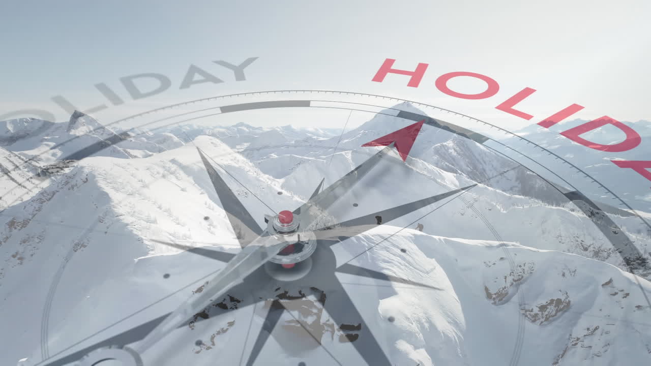 brújula de vacaciones sobre las montañas.