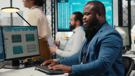 vertical video black employee using data and technology for business management