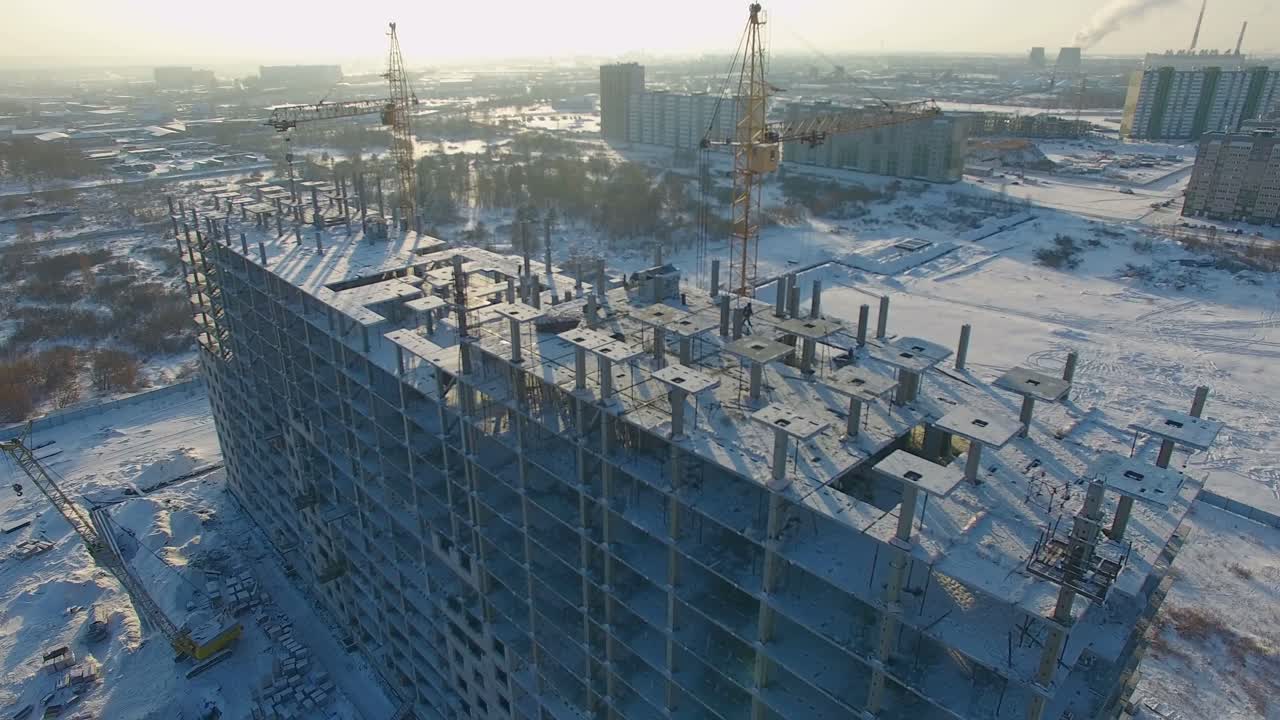 воздушный вид строительной площадки зимой