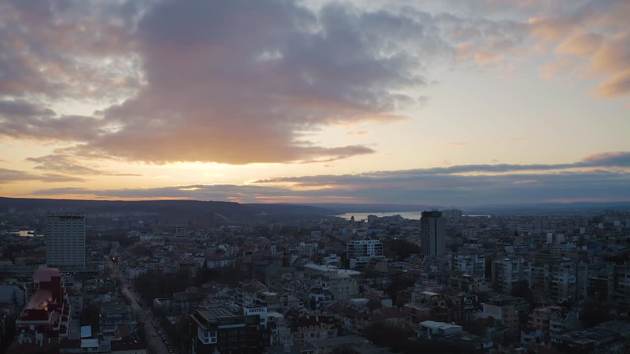 el atardecer colorido