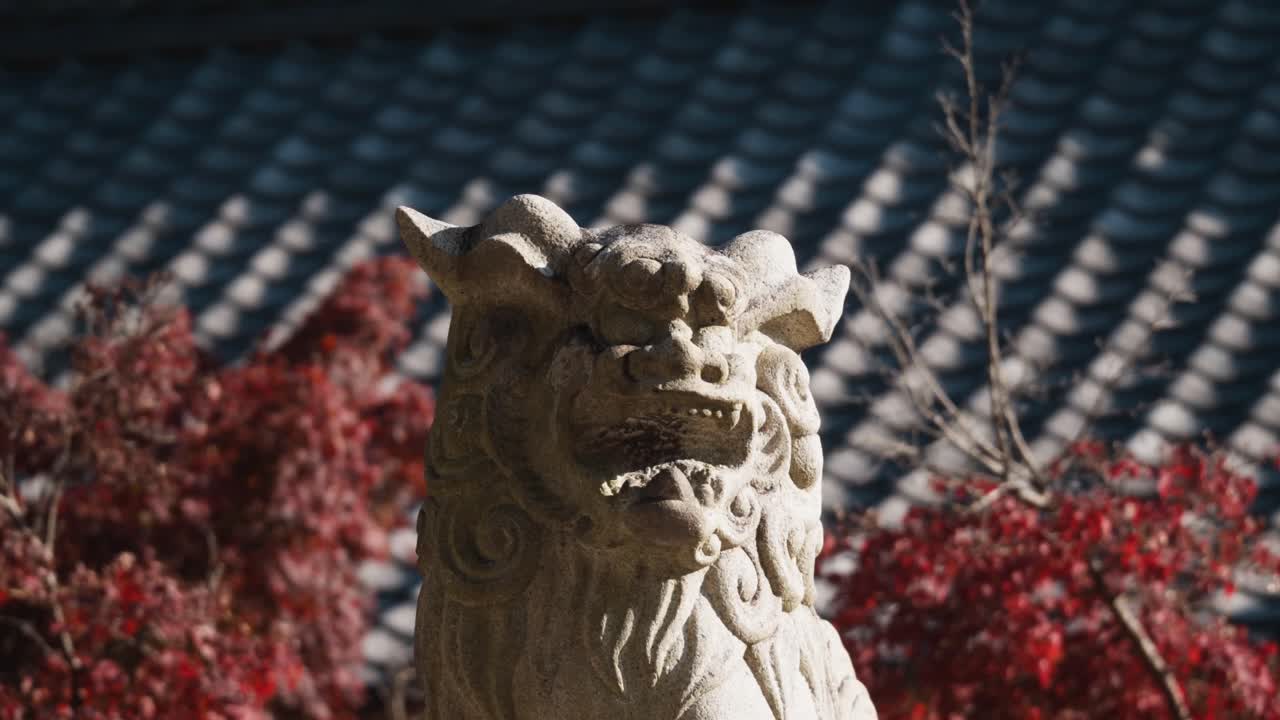 The Komainu Lion Dog Guards at Takahama Shrine (Aichi, Japan(