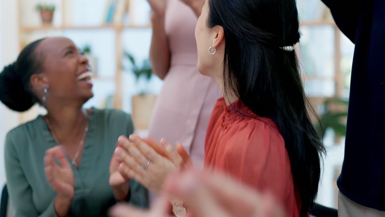 비즈니스 사람들, 박수와 아시아 여성 행복