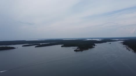 Un-Dron-Explora-Las-Islas-Del-Norte-Desde-El-Cielo