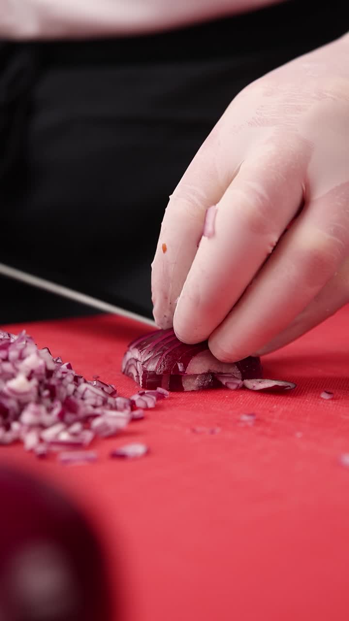 이 은 양파를 잘라내는