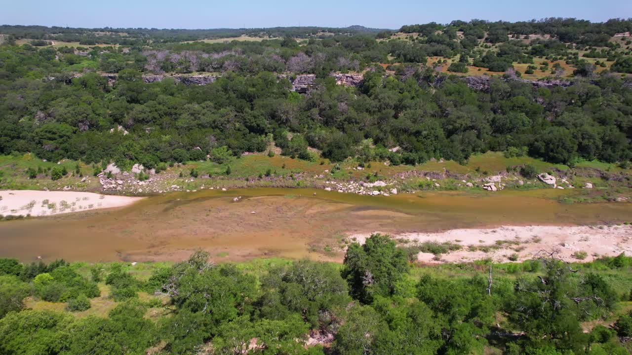 imágenes aéreas del rancho reimer en dripping springs, texas
