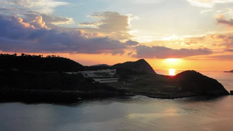 Panorama-of-romantic-sunset-at-island-Tung-Lung-Chau,-Hong-Kong