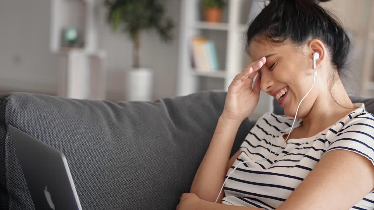 감기에 걸린 남자의 실제 클로즈업 비디오