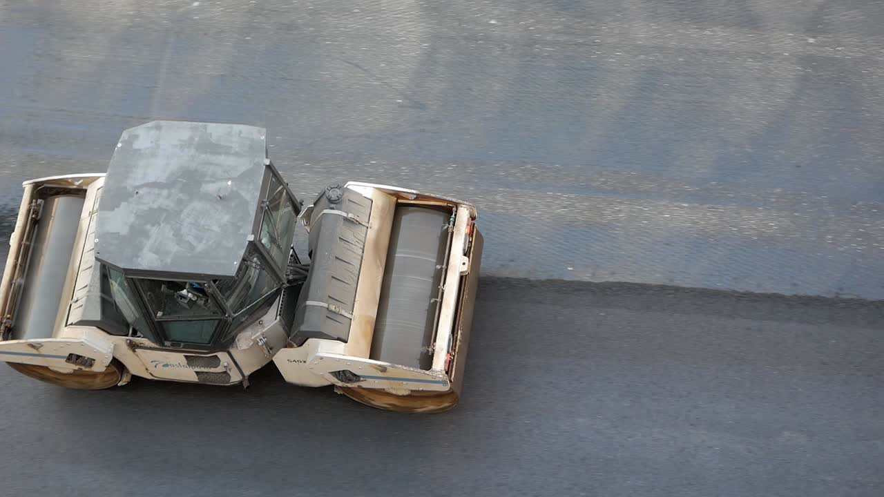 로드 롤러 탑승 위에서 패닝 샷