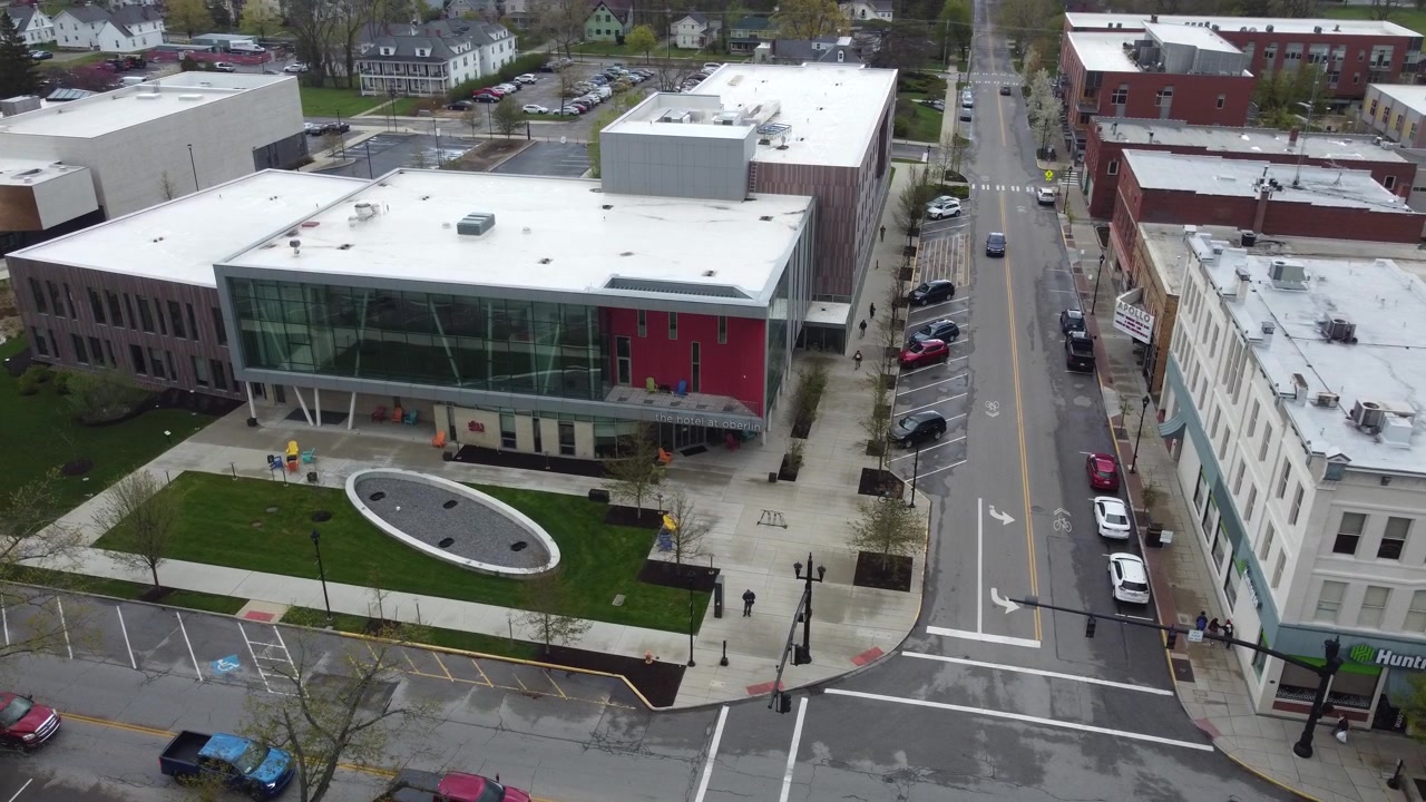 The Hotel at Oberlin en Oberlin, Ohio, imágenes aéreas con dron