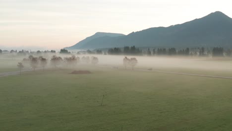 Niebla-De-La-Mañana-En-Baviera,-Otoño-|-4k-|-Dji-Mavic-2-Pro-D-log---Perfecto-Para-Gradación-De-Color