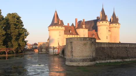 the chateau de sully-sur-loire in france