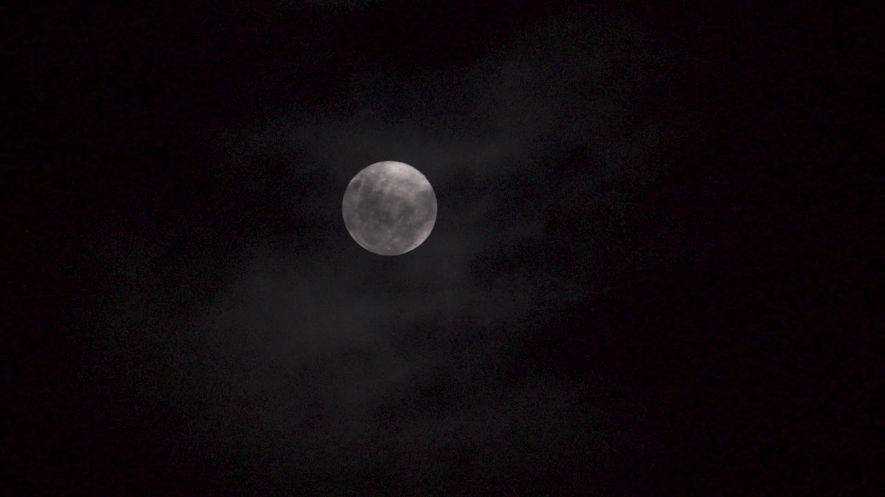 Lua Cheia no Céu Noturno
