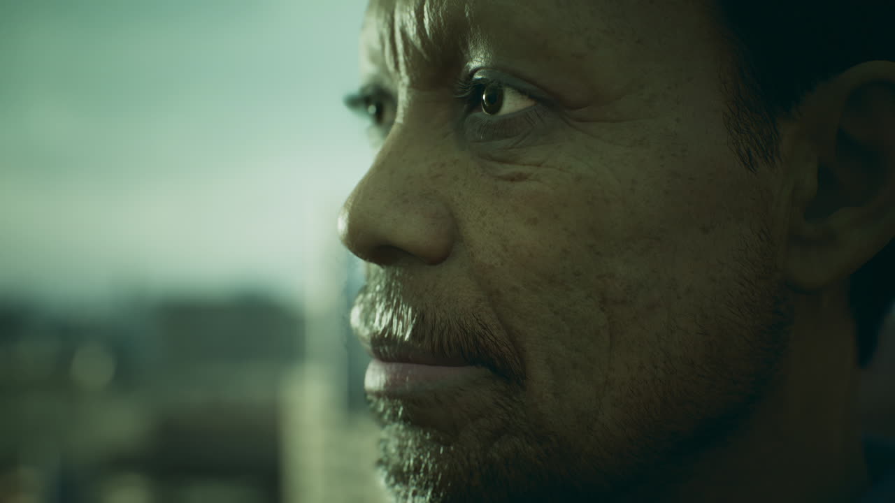Uomo afroamericano anziano all'aperto durante il giorno