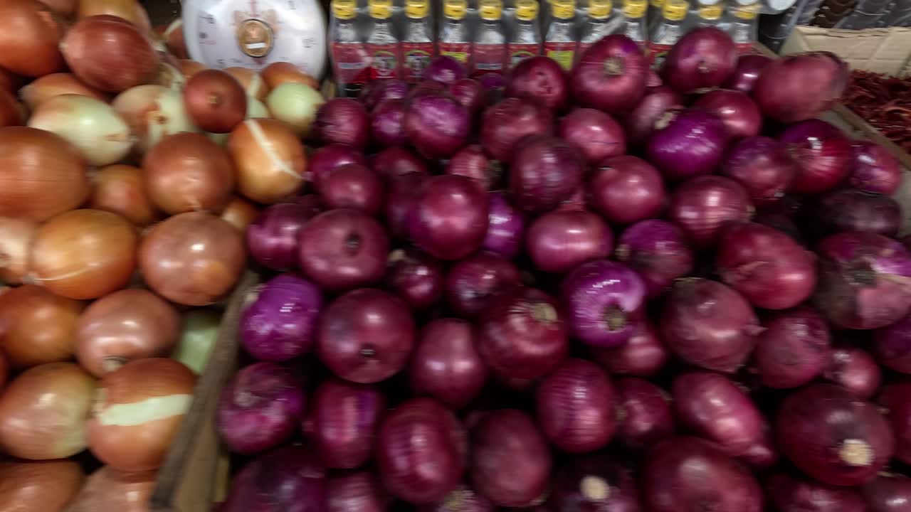 hortalizas variadas arregladas, reemplazadas y reabastecidas