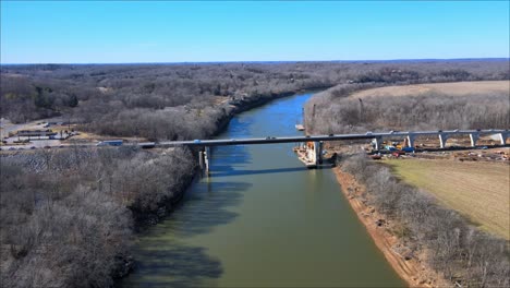 Flyaway-Aufnahme-Der-Mcclure-Brücke-Während-Des-Baus-In-Clarksville,-Tennessee