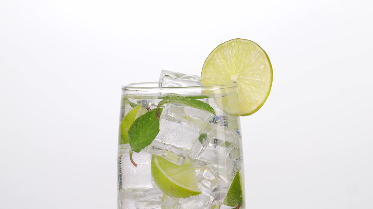 신선한 모지토 테일