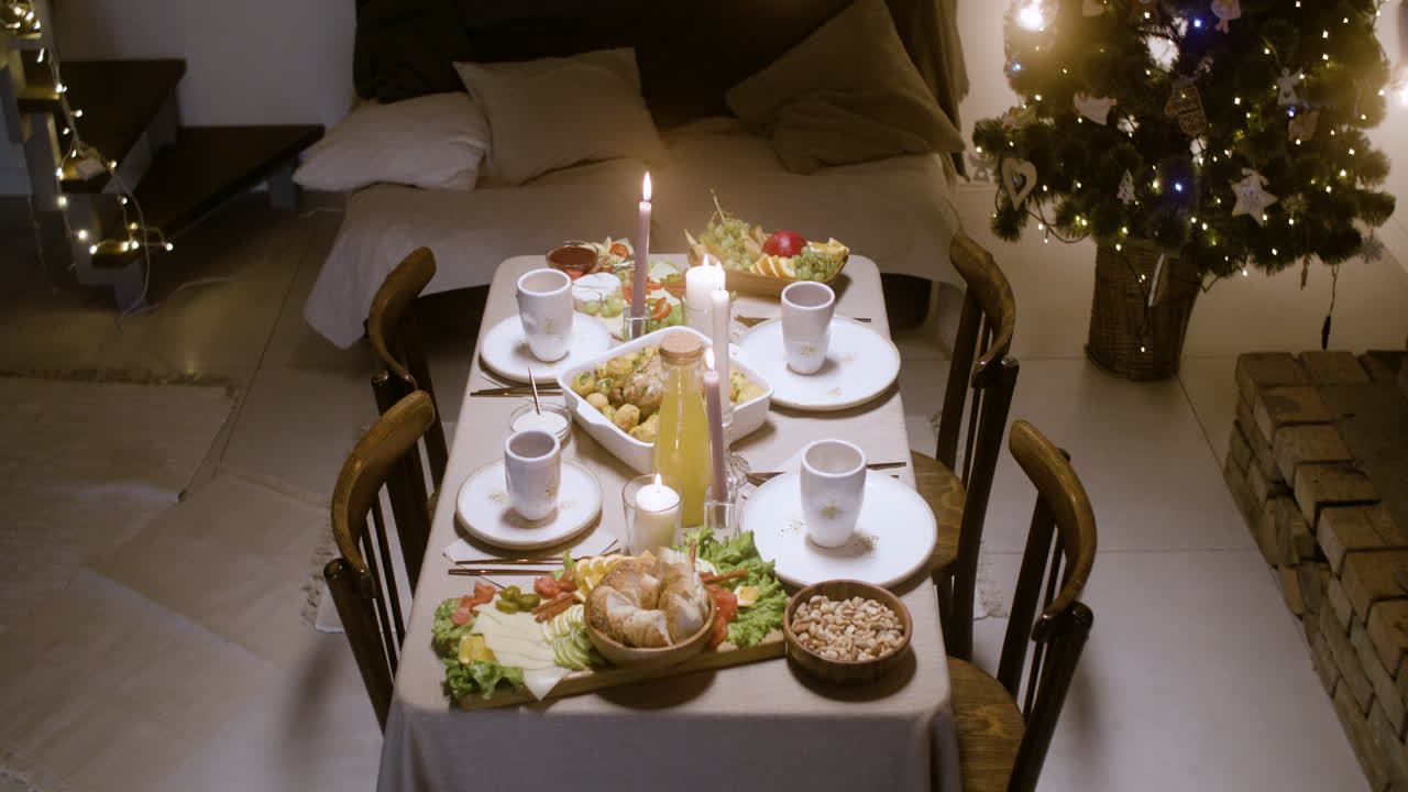 거실에서 새해 전날 축제.