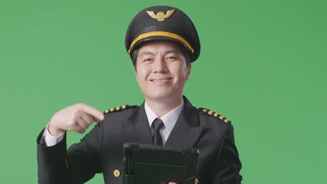 pilot with tablet