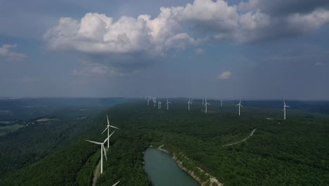 Zumbando-Un-Parque-Eólico-En-Las-Montañas-De-Pennsylvania