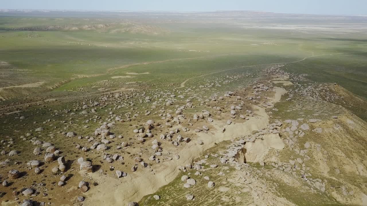 вид долины узлов на полуострове мангишлак в казахстане