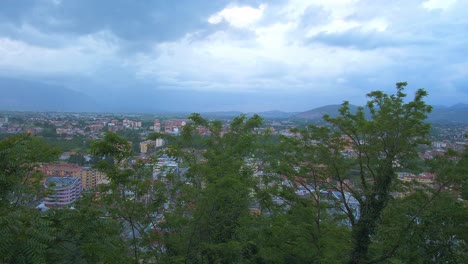 Paisaje-Y-Vista-A-La-Montaña-Temprano-En-La-Mañana