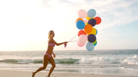 Smiling-woman-holding-air-balloon-
