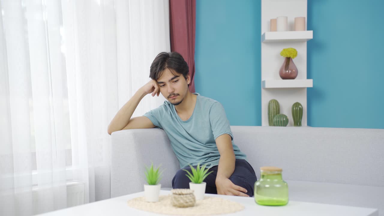 그 남자는 좌절했습니다. 짜증났습니다.