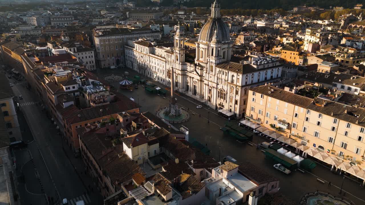 piazza navona - proiettato in avanti da un drone. roma, italia