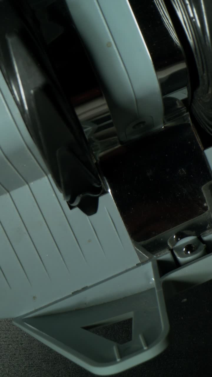 банкноты евро в движении