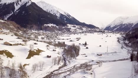 Toma-De-Un-Dron-De-Un-Pueblo-En-El-Invierno