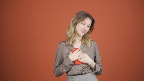 The-young-woman-who-happily-puts-the-phone-to-her-heart.