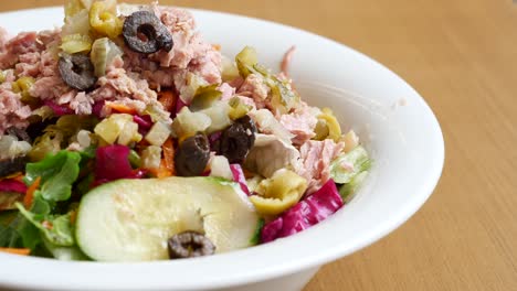 tuna salad with vegetables