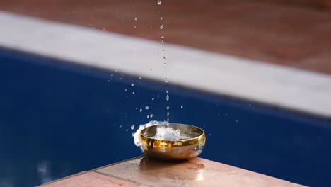 Slow-motion-of-Water-drops-in-a-bowl-and-splashes-out