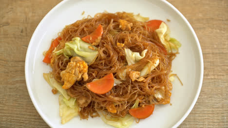 stir-fried-vermicelli-with-cabbage,-carrot-and-egg---vegan-food-style